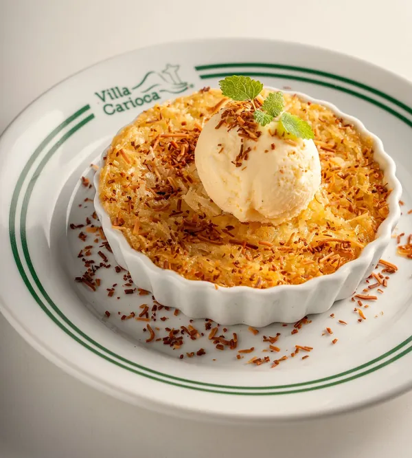 Cocada de forno com sorvete de creme